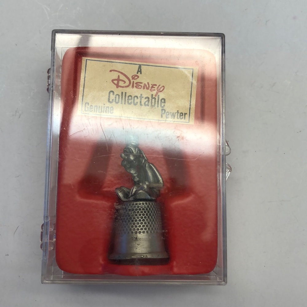 Disney Goofy thimble - Picture 2 of 3
